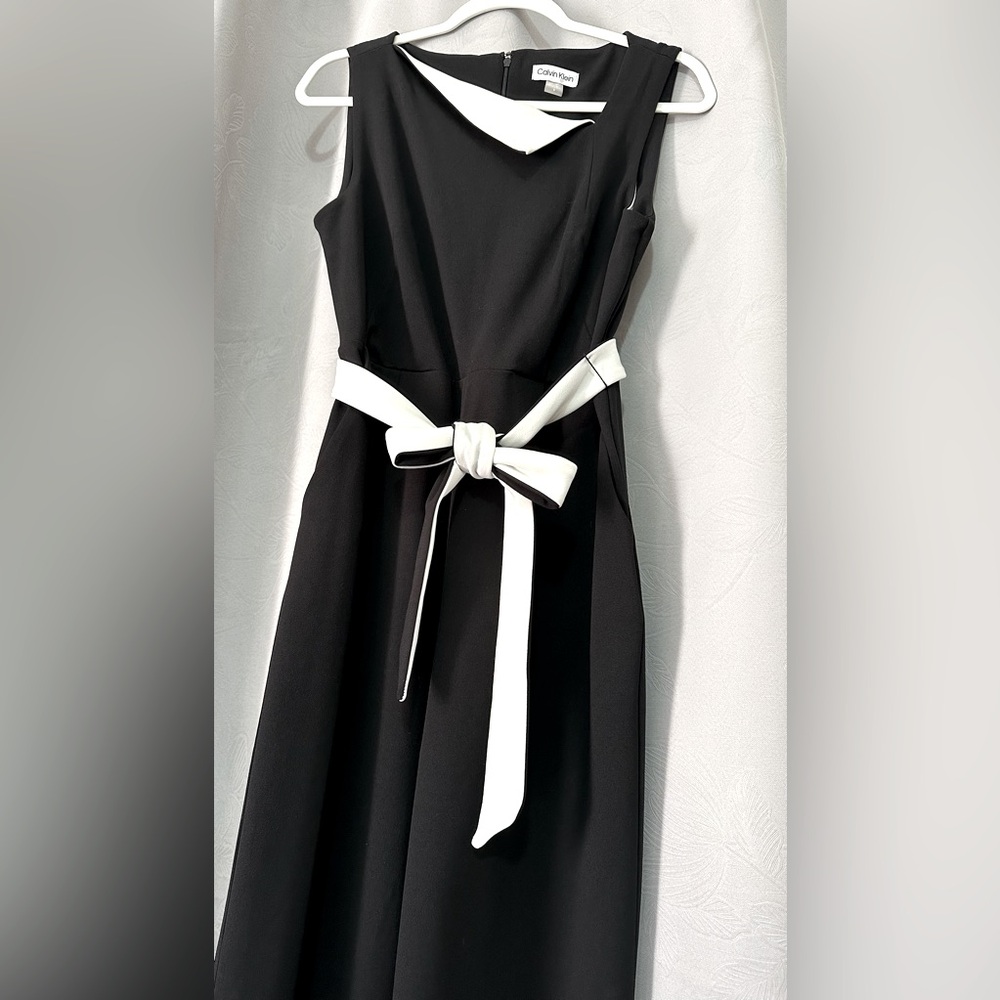 NWOT black and white, elegant, pantsuit with belt by Calvin Klein